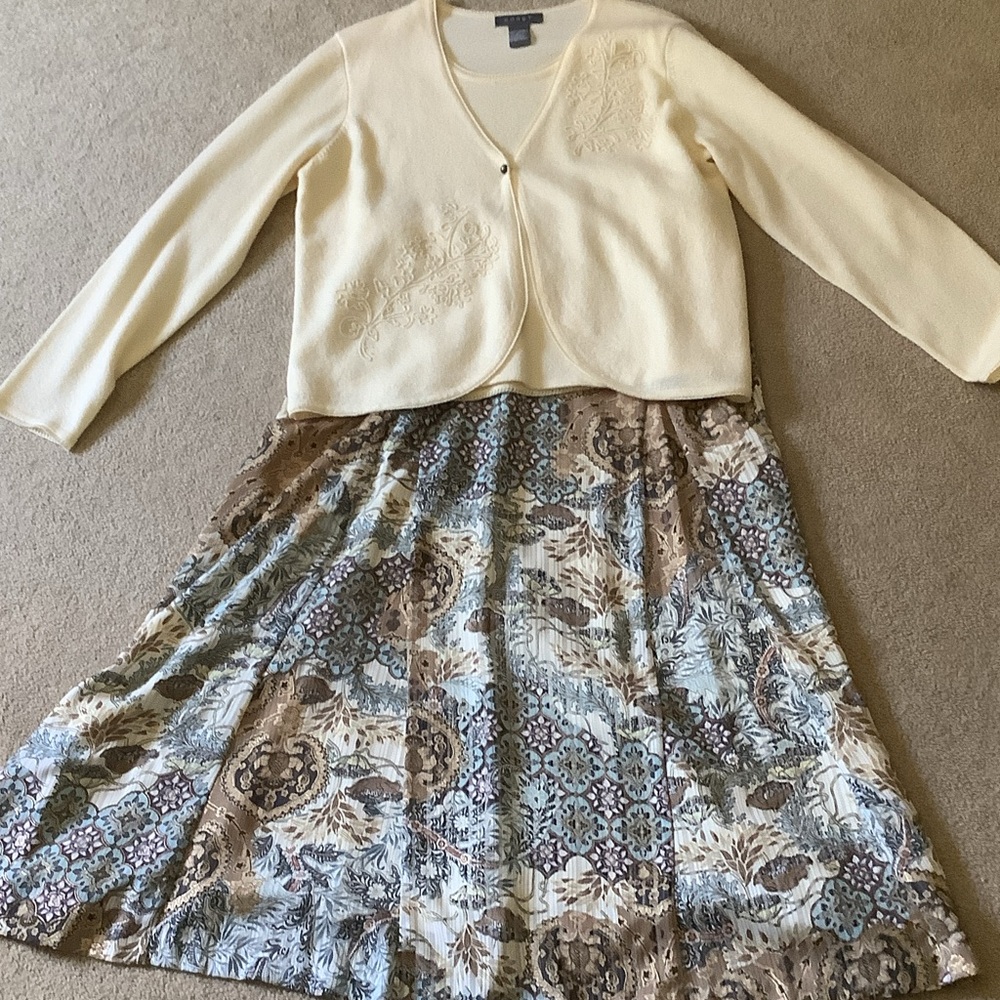 Koret A-Line Skirt with Floral Pattern in Cream and Blue, Sweater in Cream